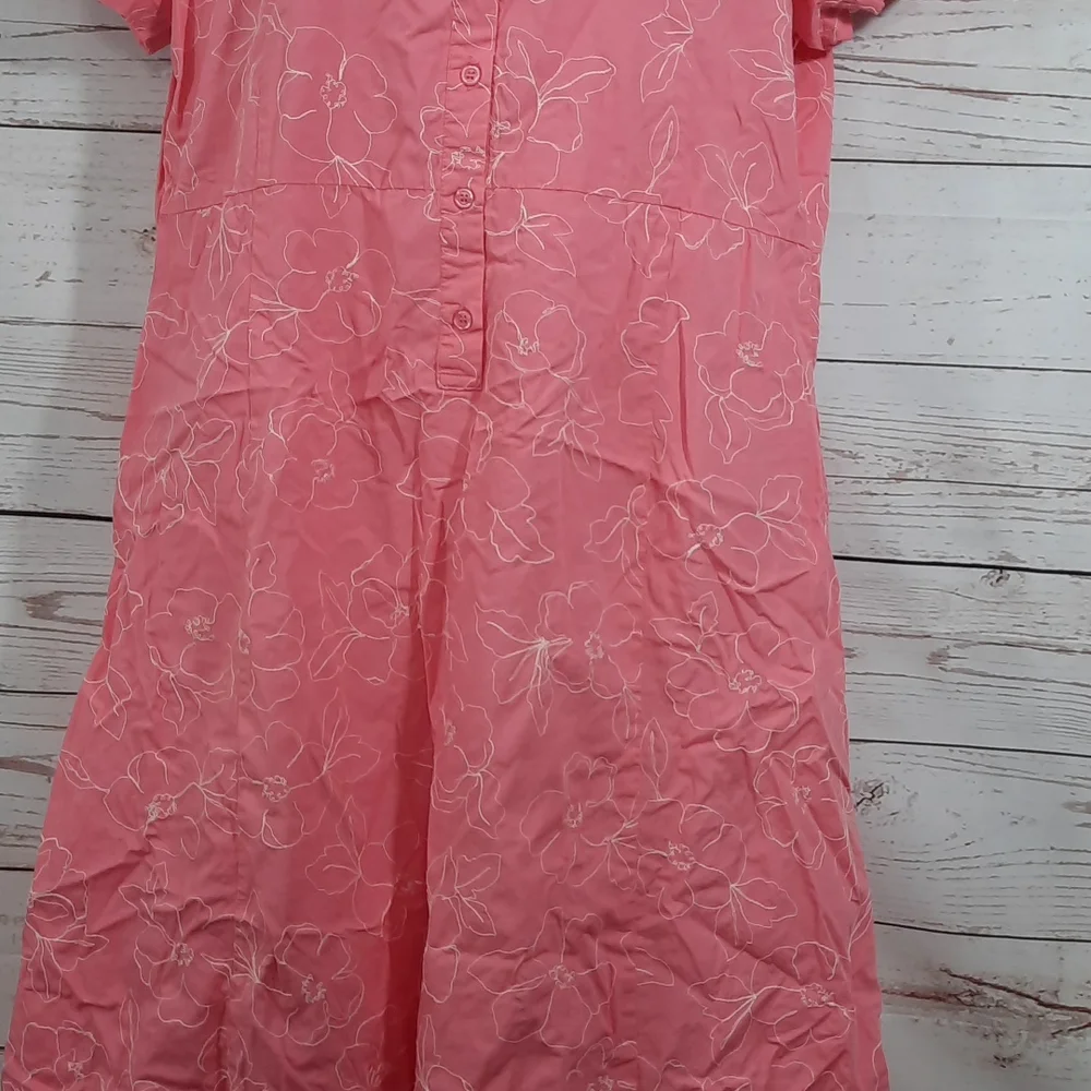 Chelsea Studio Dress - Picture 3 of 9